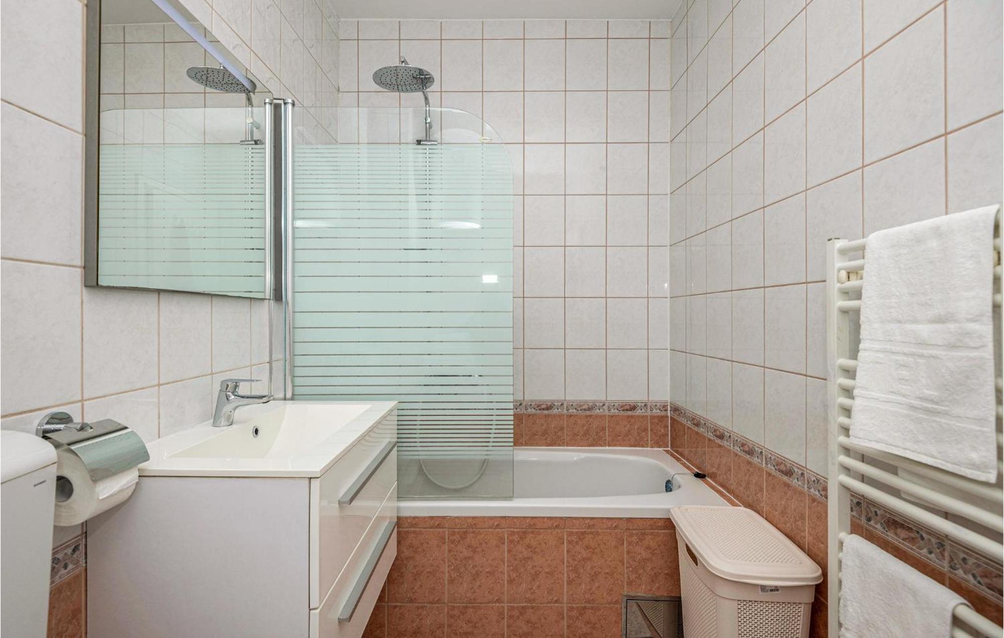 1 Bedroom Beautiful Apartment In Baška Voda Zewnętrze zdjęcie